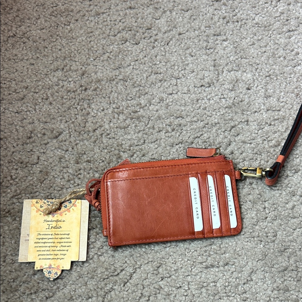 Embossed Genuine Leather Vintage Look Wristlet Wallet NWT - Picture 2 of 2